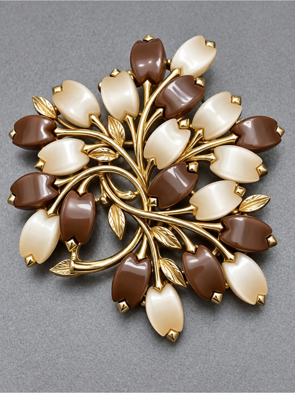Vintage Thermoset Floral Cluster Brooch in Brown and Cream #cz522